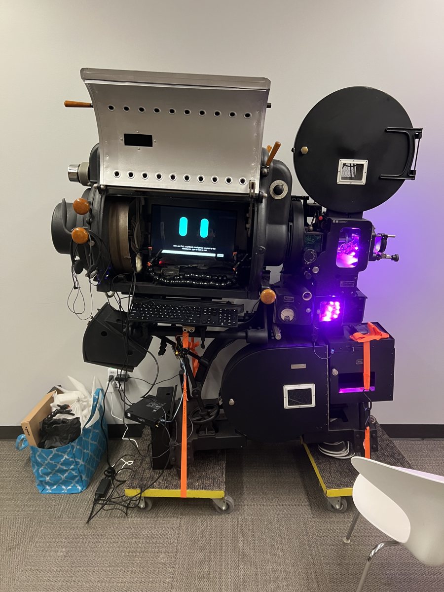 Phil built: the projector with its tablet face